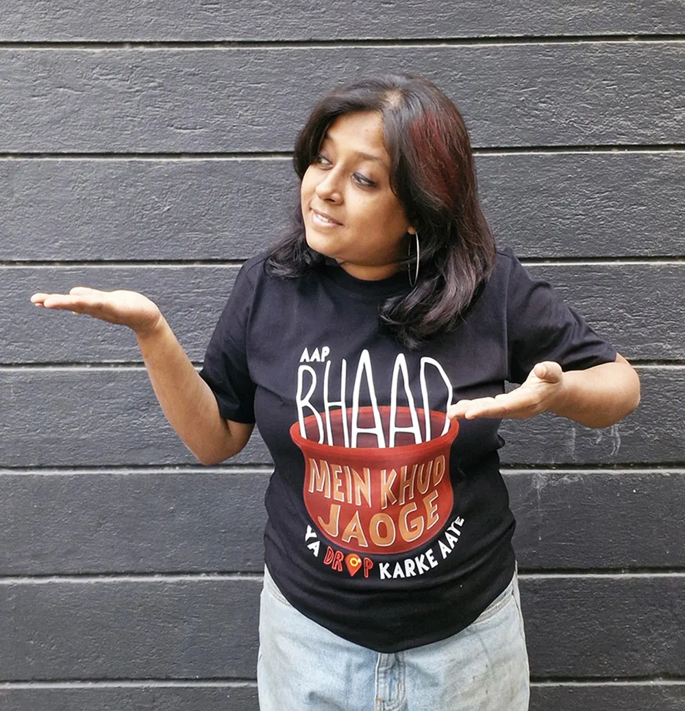 Woman wearing Bhaad Mein Jao printed T-shirt