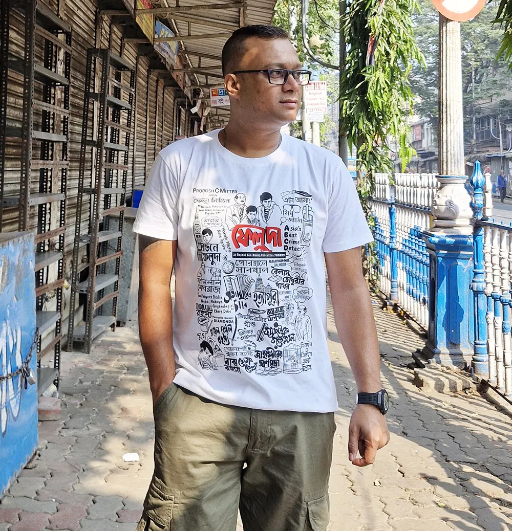 Guy wearing Feluda Doodle T-shirt