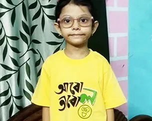 Customer wearing a Vilgot printed T-shirt